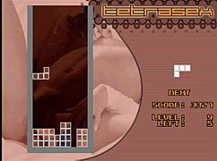 Ich zocke Tetrasex auf Playstation in der Küche, total geil drauf