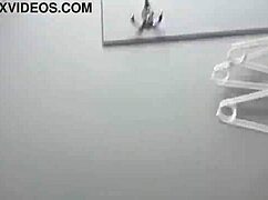 Cewek horny fuck di aquapark secara publik