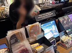 Hey Süße, bereit für einen verrückten Sperma-Spaziergang in Starbucks nach dem Blasen in der öffentlichen Toilette mit Sperma im Kaffee?