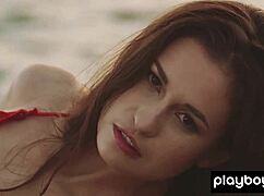 Majhna 18+ gola ukrajinska beba Demi Fray pokaže svojo igrivo stran na prostem