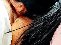 엄마 없을 때 사촌과 침대에서 놀아 – 잡히면 어쩌지?