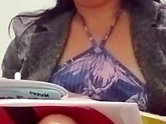 Profesora Colombiana sends intimate masturbation video by error 😳