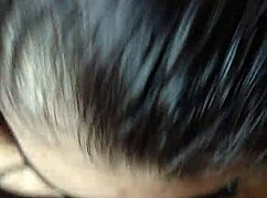 Hun suger den lille 18+ pik top