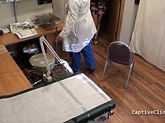 Ihmiset marsut Phoenix Rose käyttää vibraattoria lähikuvassa