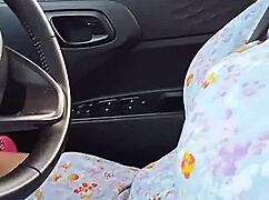 la troia casalinga mostra tette e gioca con figa all'aperto?