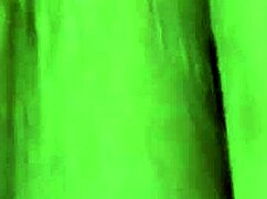 Rakastan pumpata turvonnutta pilluani tällä isolla kyrvällä