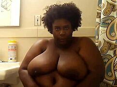 Indiana-Göttin genießt Selbstspiel mit großen Titten im reifen BBW-Stil