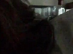 Latina amatør giver detaljeret blowjob på pik med masser af action