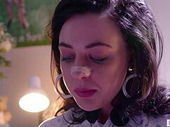 Странная больница с лесбиянками-медсестрами и врачами - Уитни Райт, Кейси Калверт, Райан Кили и Сара Ванделла, ныряют в киску в униформе!