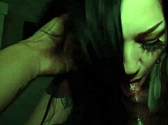 Везучий брательник трахает горячую сестренку в своей комнате