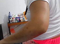 Gledaj me kako igram igre dok me maćeha šljepka ružičastim gaćicama i svojom debelom guzom u tajnosti!