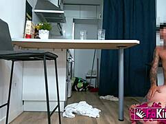 Leia Saez seduces supermarket guy with her curvy ass 😍