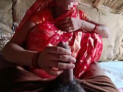 bini india cantik ini dapat kongkek hardcore oleh dever di ladang 😈