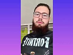 Na academia do prédio, moradores olham buceta molhada e peitos durinhos