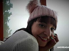 Sexy Latina Teen 18+ fingert ihre Muschi beim dreckigen Casting-Interview