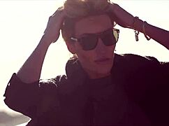 Anouk ophidset for første filmede anal med store patter