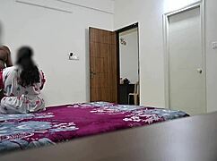 cítím intenzivní rozkoš z focení a šukání ženy zatímco služka uklízí