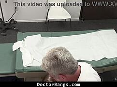 A beteg megérti, mit kell tennie az ingyenes kezelésért az orvostól - orvosbaszás