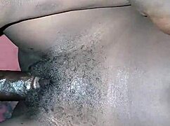 Chica de 18 con coño apretado follada por polla monstruosa