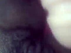 Pizda strâmtă a adolescentei cu jucării.