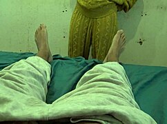 hairy stepmom makes stepson cum in bedroom 😏