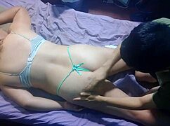 Le doy un masaje relajante a mi novia rubia en casa 😊