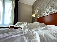 Camgirl esguichando goza na boca no orgasmo na webcam