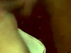 Štíhlá brunetka Sasha Grey dostává těsnou kundu naplněnou