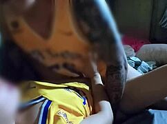 Sevgilisiyle konuşurken minyon 18+ Asyalı ev arkadaşı misyoner creampie ile parmaklanıp sikişiyor inlemeli yakalanma tehlikesi