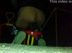 Transexual Se Masturba El Culo En Una Plaza