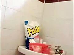 Diam2 vcs sama istri teman sambil ngocok dan melihat wet pussy!