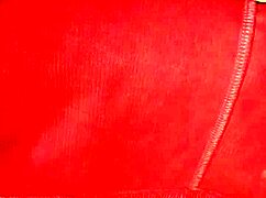 gretala pissing in piedi!