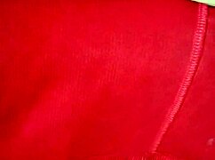 gretala pissing in piedi!