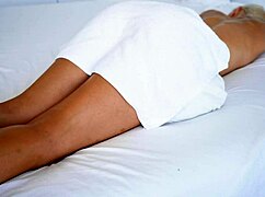 Stepmom dapat pijat minyak dari stepson, sampe creampie 😏