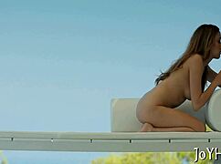 Jonge meiden gekke daad maakt haar wild van genot