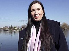 Pengintip Jerman memikat cougar tetek kecil 18+ Rina Helena untuk anal pertama