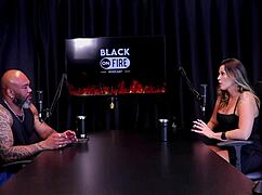 Začala nedávno s porno, pracovala v turismu, udělala DP s klientem, který chtěl rande - Agatha Mama v průsvitné červené