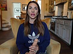 Girth matters in sex tutorial with Roxy Fox.