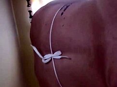 Puttana cavalca cazzo gemendo forte col dito nel cuzinho stretto, Ycaro e Carla troietta