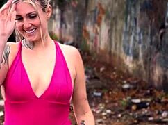 Wow, that puta safada offered me 1000 pix or a mysterious blowjob outdoors!