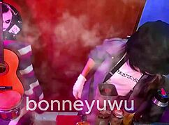 Bonneyuwu - 18 bartender pays Bonney to suck a dildo 😘