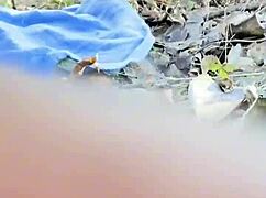 Sexy bbw Remi melkein kiinni jäävä bbc puistossa