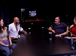 הנוסע של טד מסדר אורגיה של ארבעה במכונית עם טרנס ואיש.