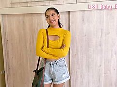 Pequeña joven sale de su casa a vivir sola por primera vez 😊