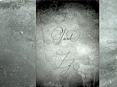 Londra întunecată vintage în umbra anilor '60 swing, trio interracial gravidă