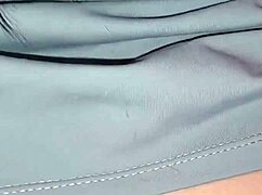 mi marido me encuentra masturbándome y me folla el culo!