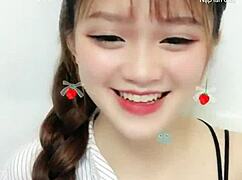 em gái cute livestream trên uplive