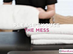 Ei, esse cliente negro tá pronto pra massagem molhada da massagista loira gostosa Ana Foxxx