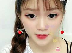em gái cute livestream trên uplive