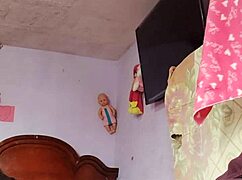 Orang Kaya Sendirian di Kamar Ibu Mertua Tiri Buat Cumshot